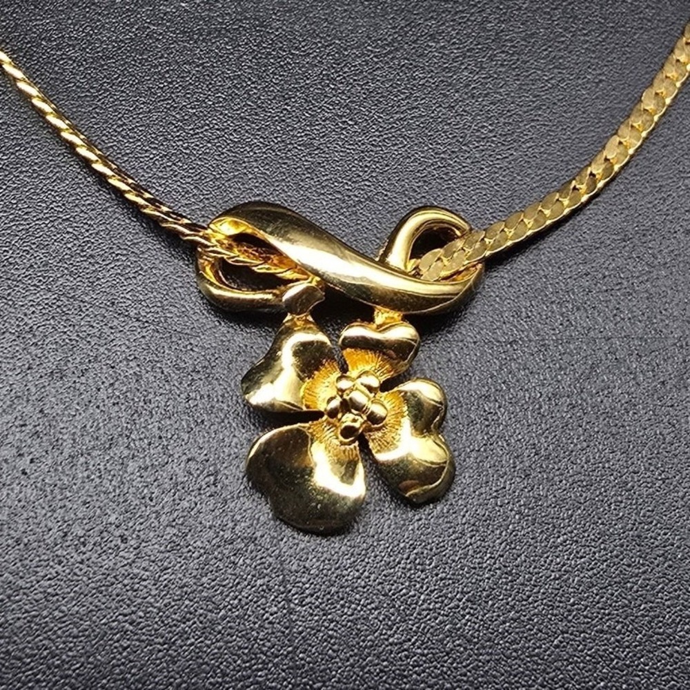 Gold Tone Floral Pendant Necklace Vintage Costume Jewelry